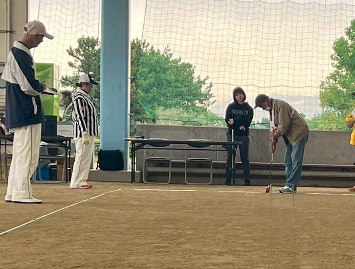 優勝カップ写真とゲートボールの写真