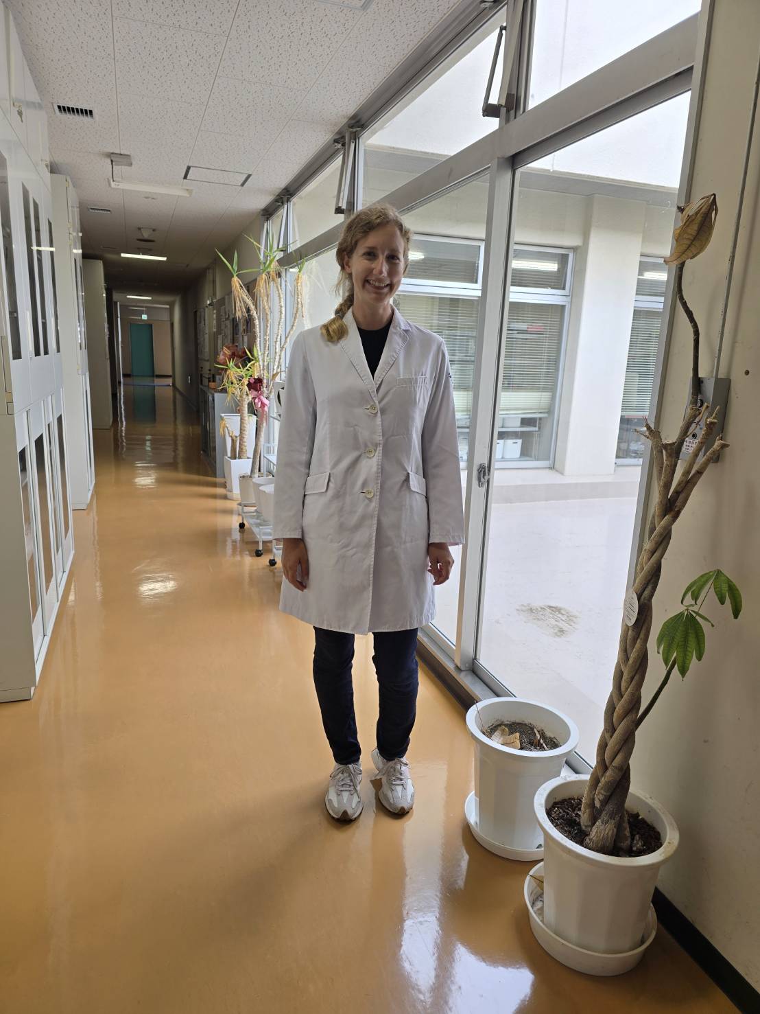 Dr. Anahid