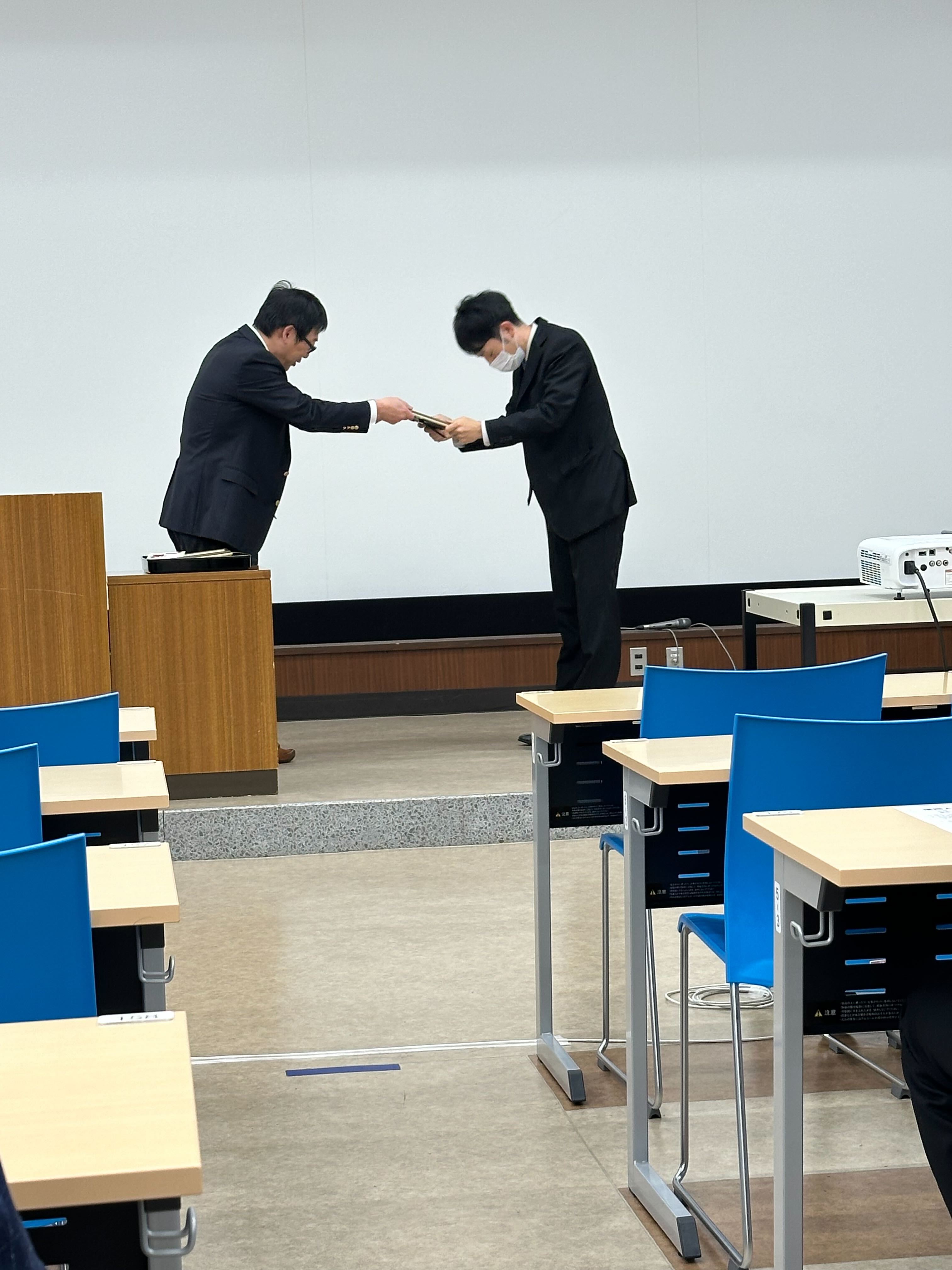 福岡大学医学例会での授賞式の様子です。